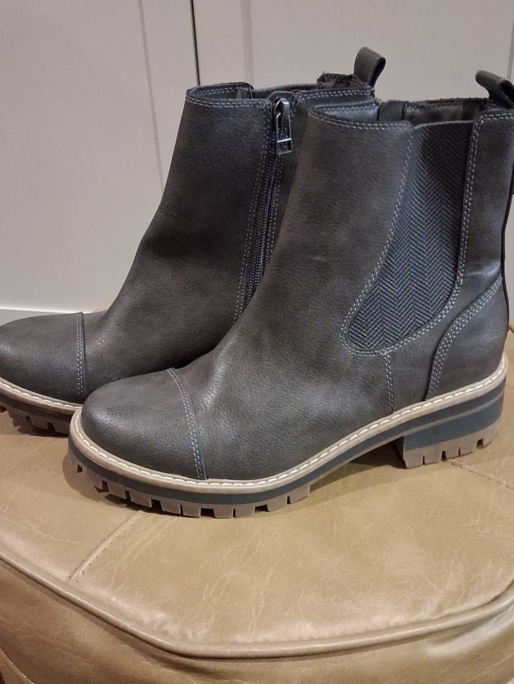 TIME AND TRU Black Chelsea Boots - Rugged Side-Zip Ankle Boots